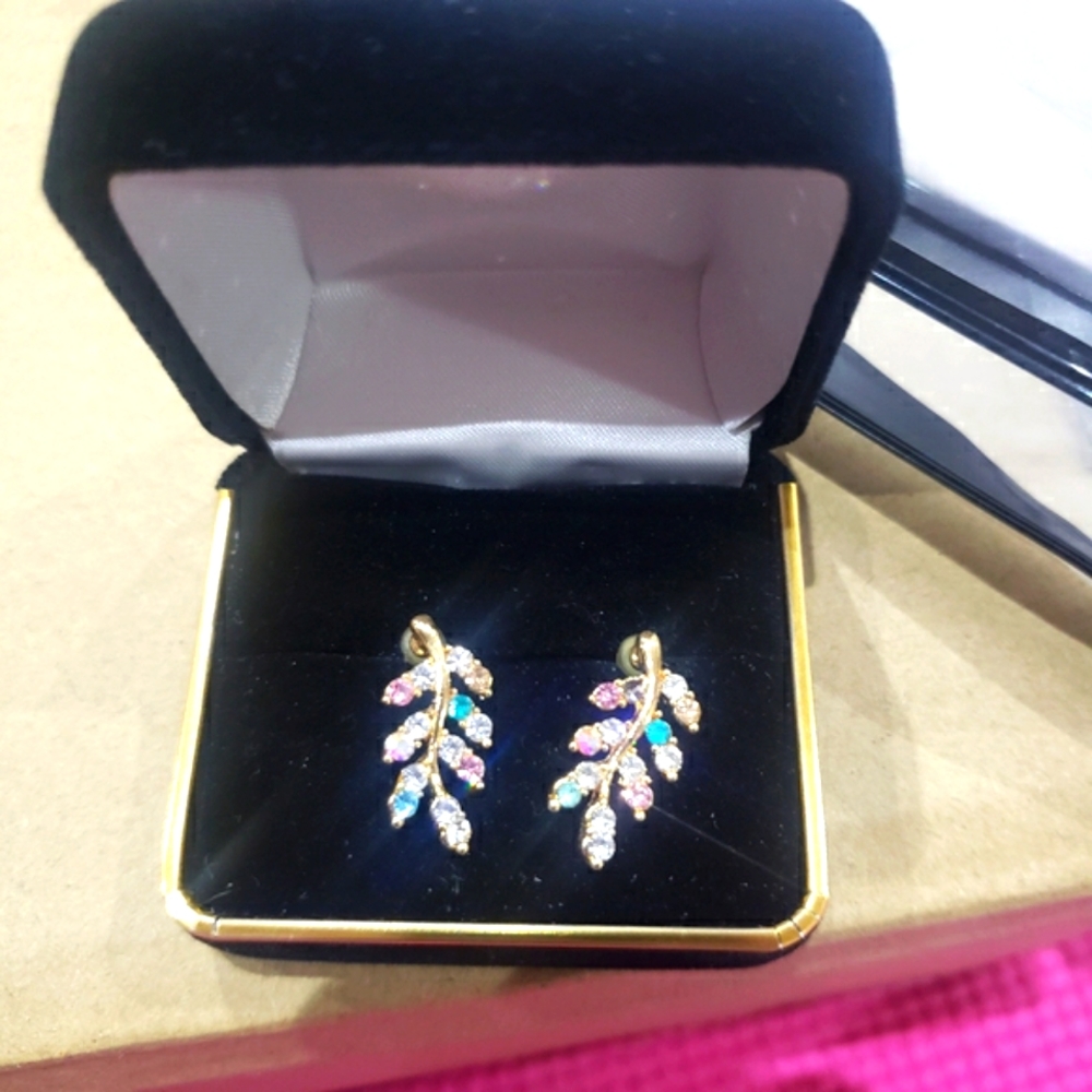 VINTAGE EARINGS